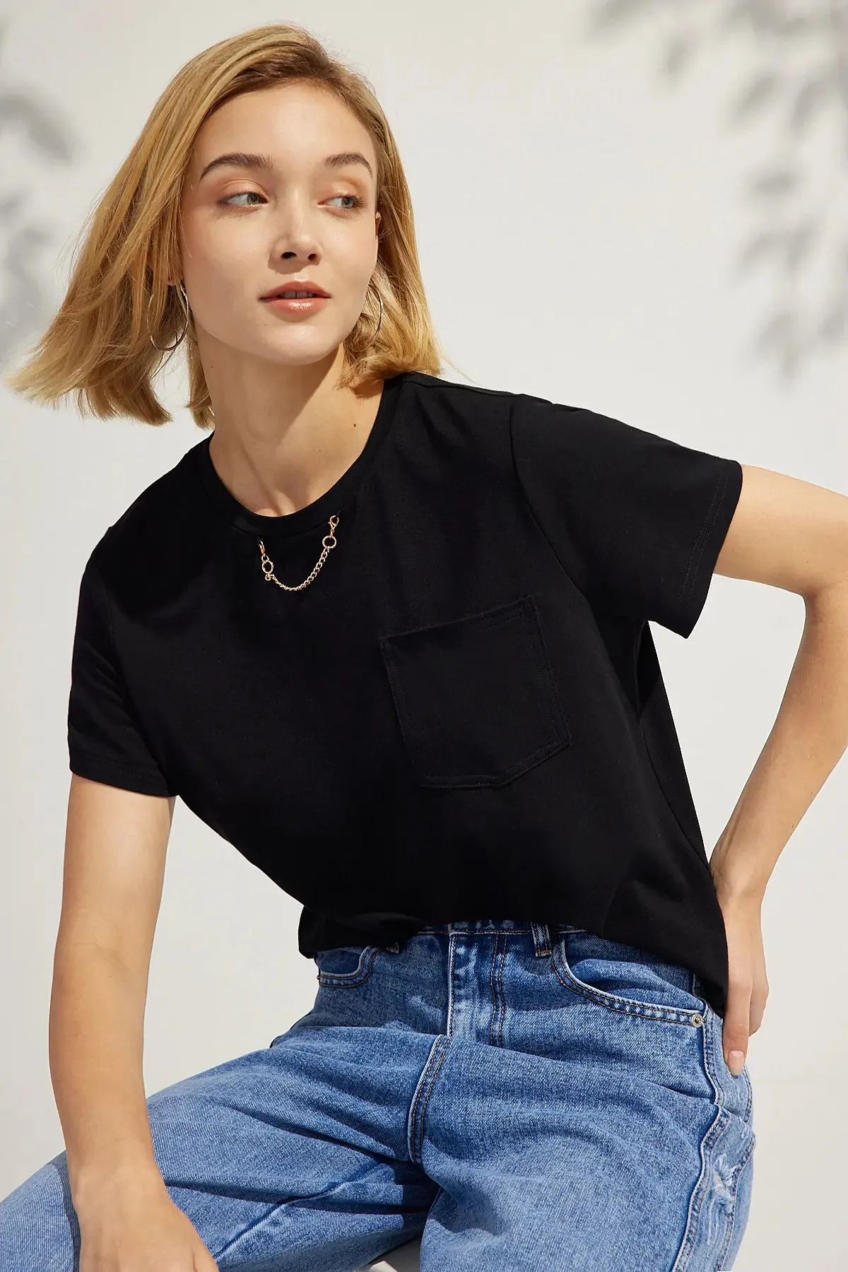 Chain Decor Pocket Short Sleeve Tee