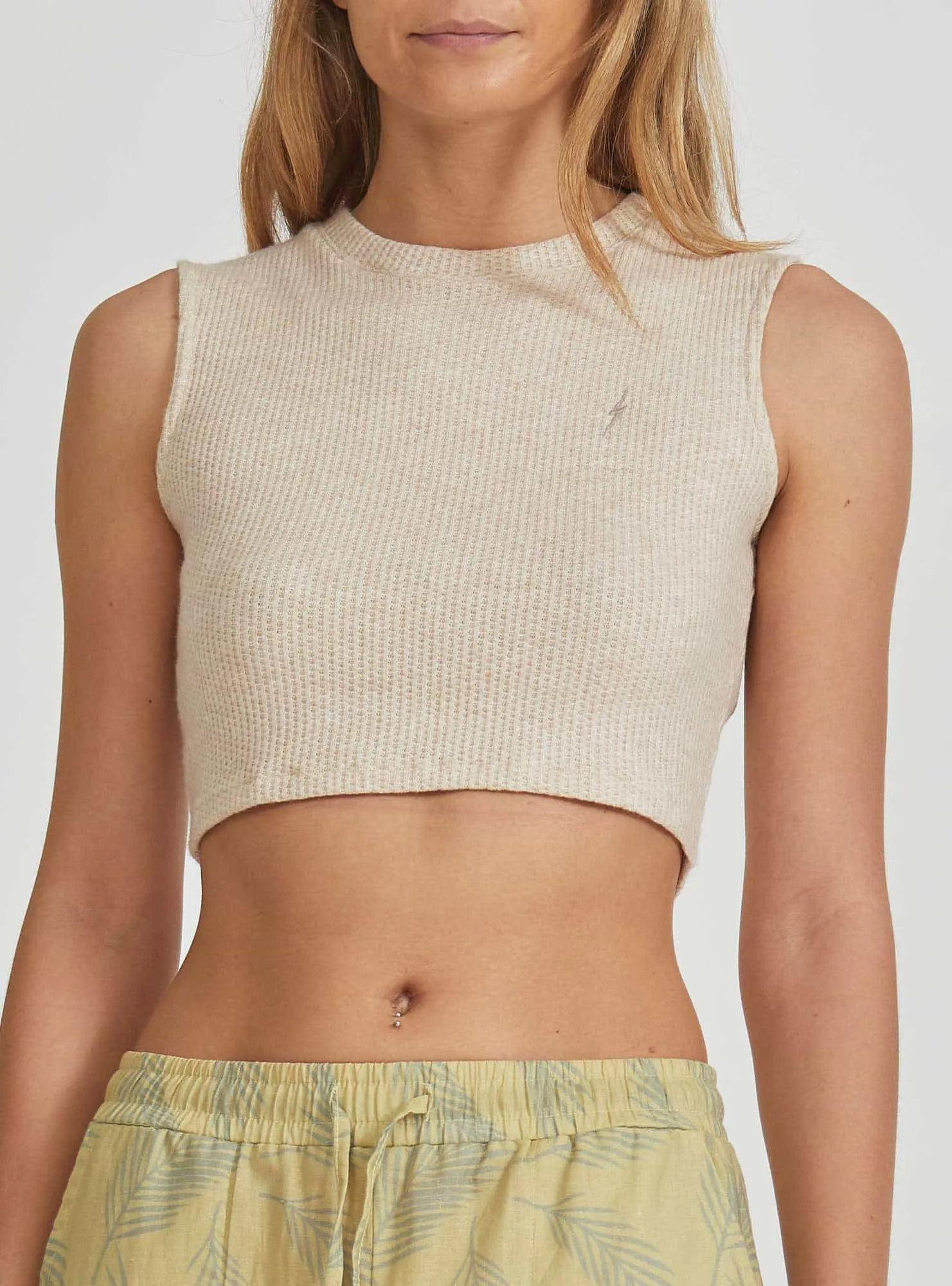 CROP SLEEVELESS TOP