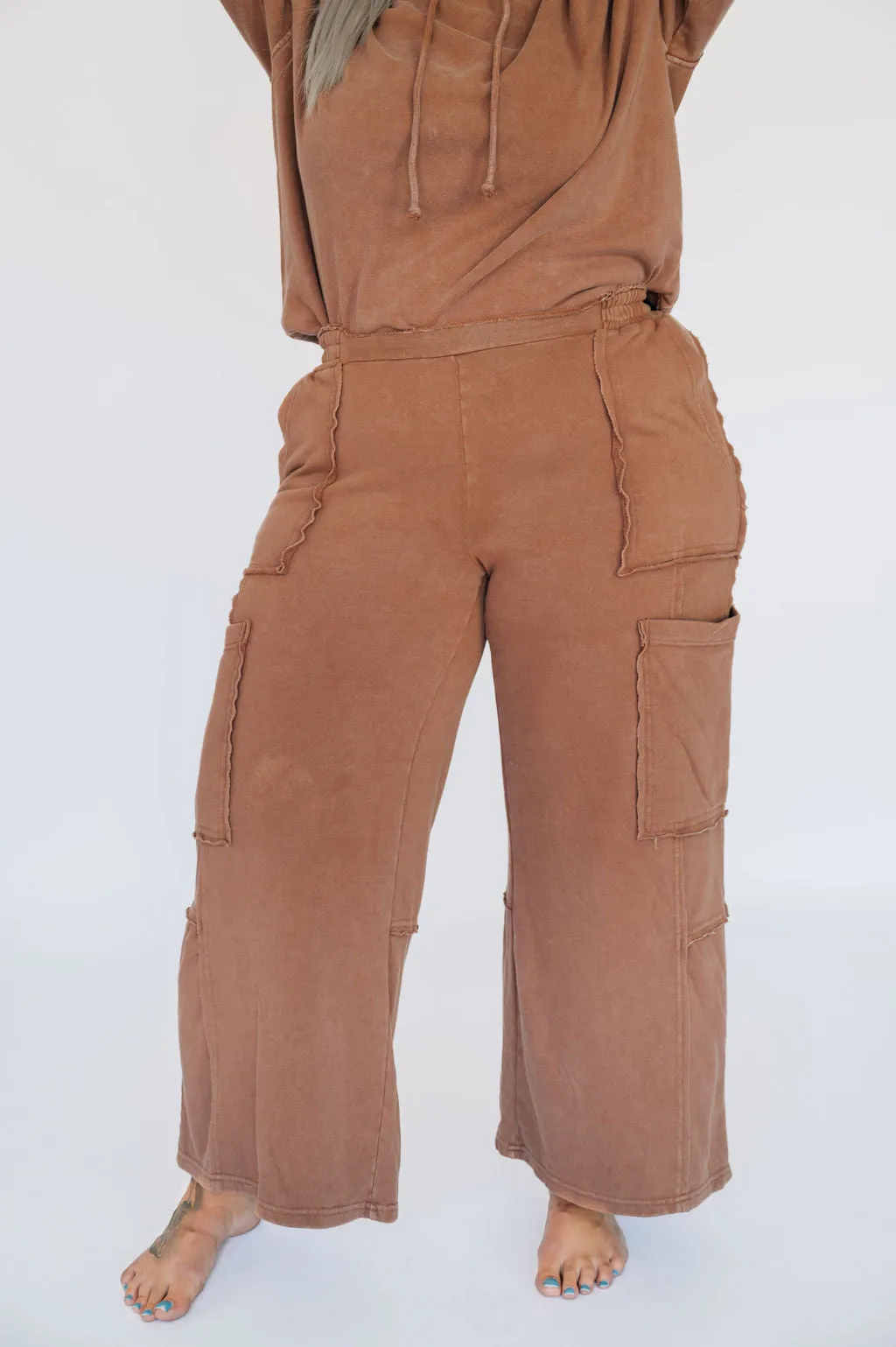 Vibing Oversized Utility Sweatpants - Chestnut