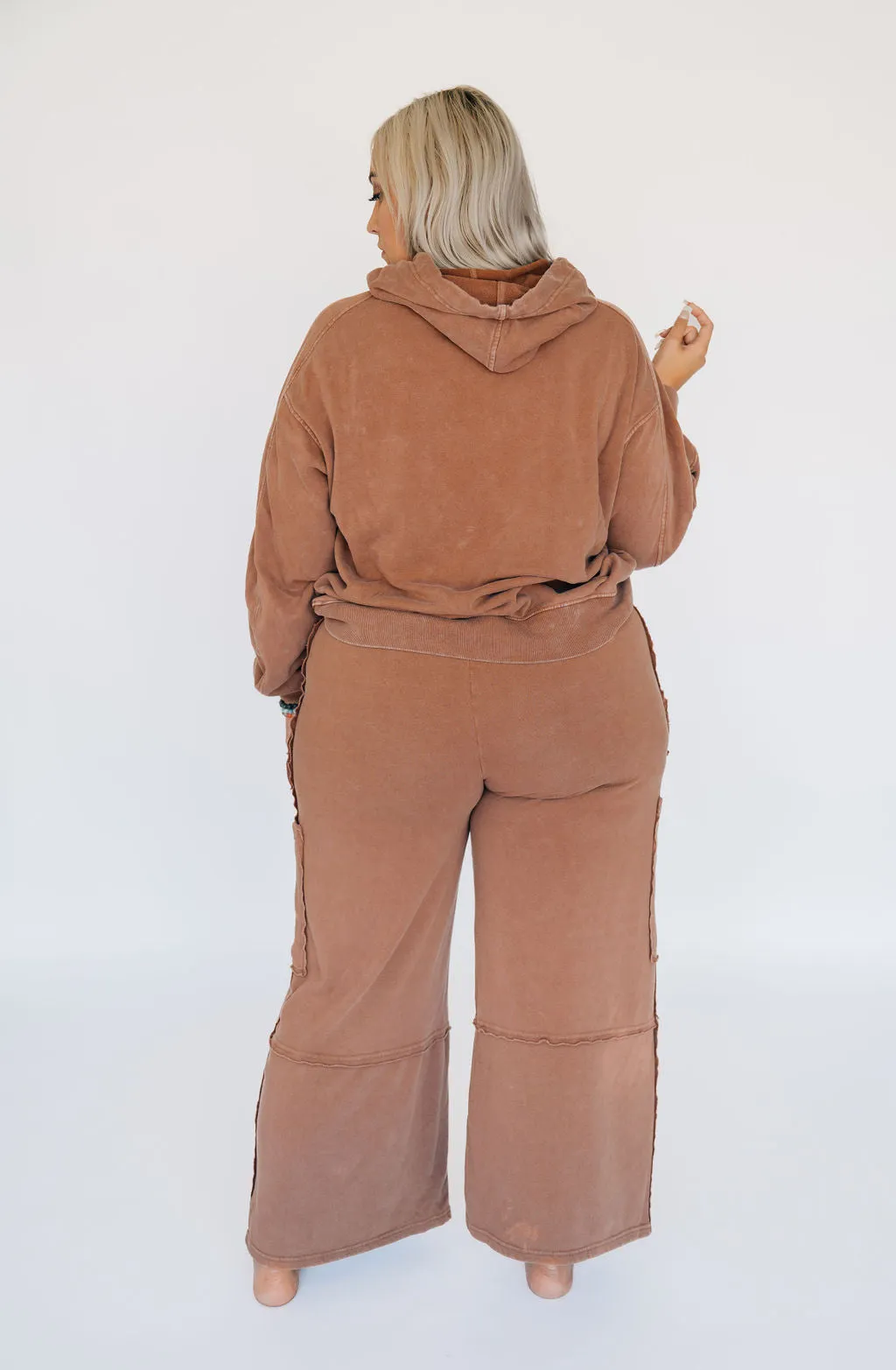 Vibing Oversized Utility Sweatpants - Chestnut